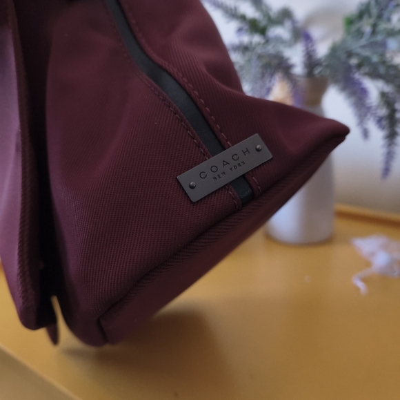 COACH Nylon Shoulder Bag in Maroon- EUC- adjustable strap and Key Holder - Picture 6 of 10
